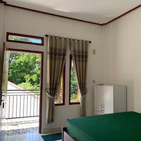 Bertus Guesthouse ラブハン・バジョ エクステリア 写真