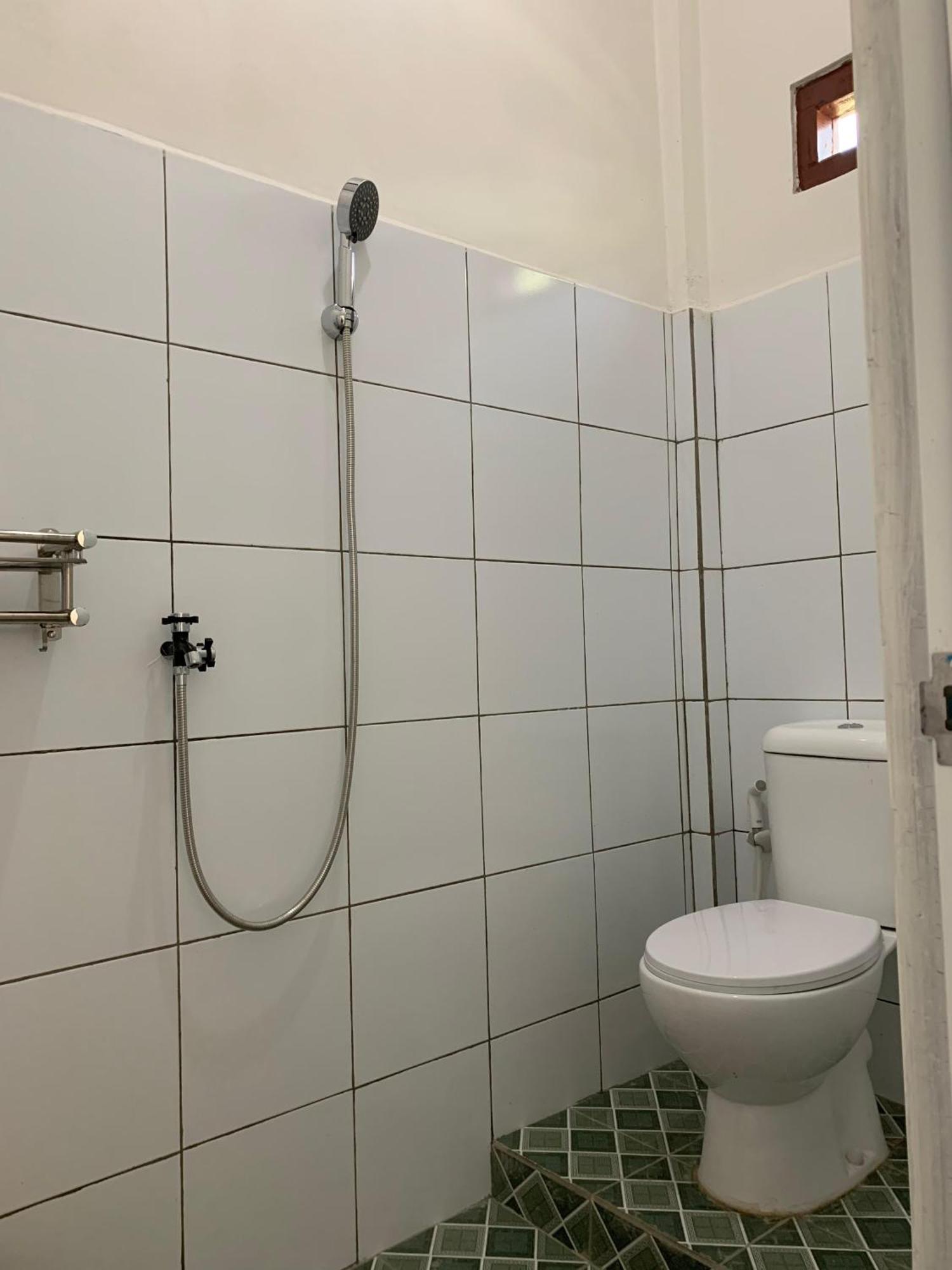 Bertus Guesthouse ラブハン・バジョ エクステリア 写真